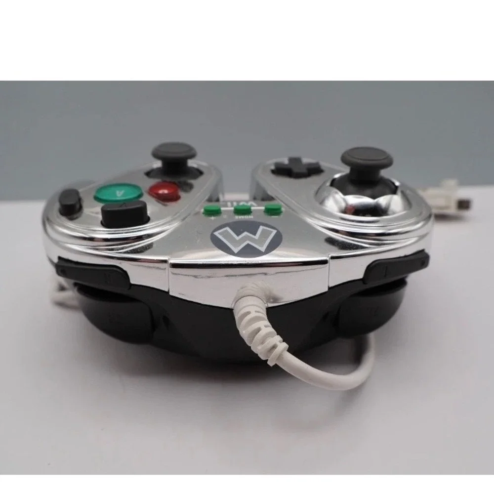 PDP Wired Fight Pad Metal Mario Chrome Edition Nintendo Wii Wii U Controller